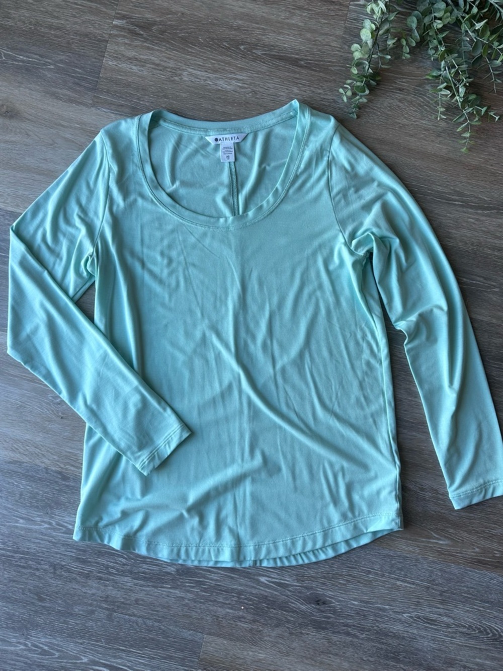 Athleta Stratus Mint Long Sleeve Scoop Neck Tee